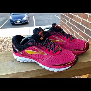 Brooks Ghost Running Shoe Womens SZ 8.5B